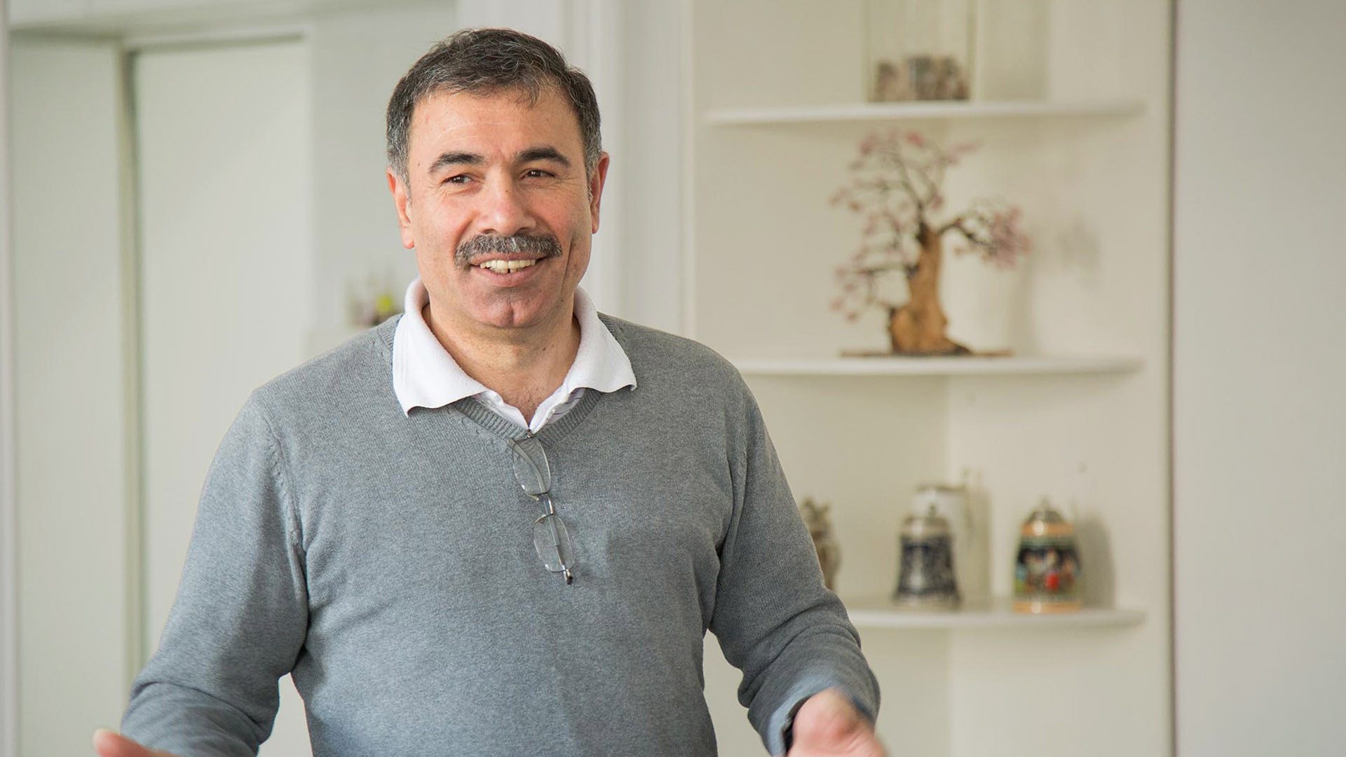 Djengizkhan Hasso - Dolmetscher und Übersetzer